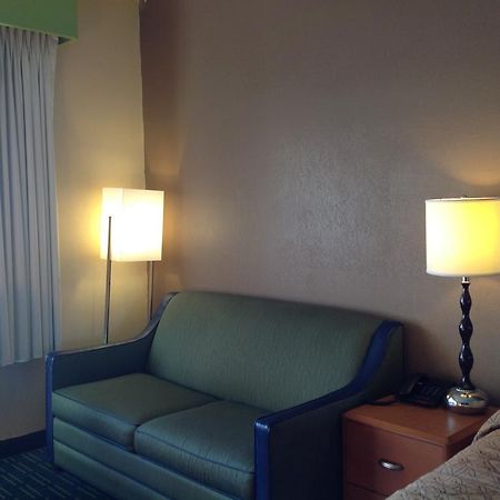 Diamond Inn & Suites Richmond Buitenkant foto