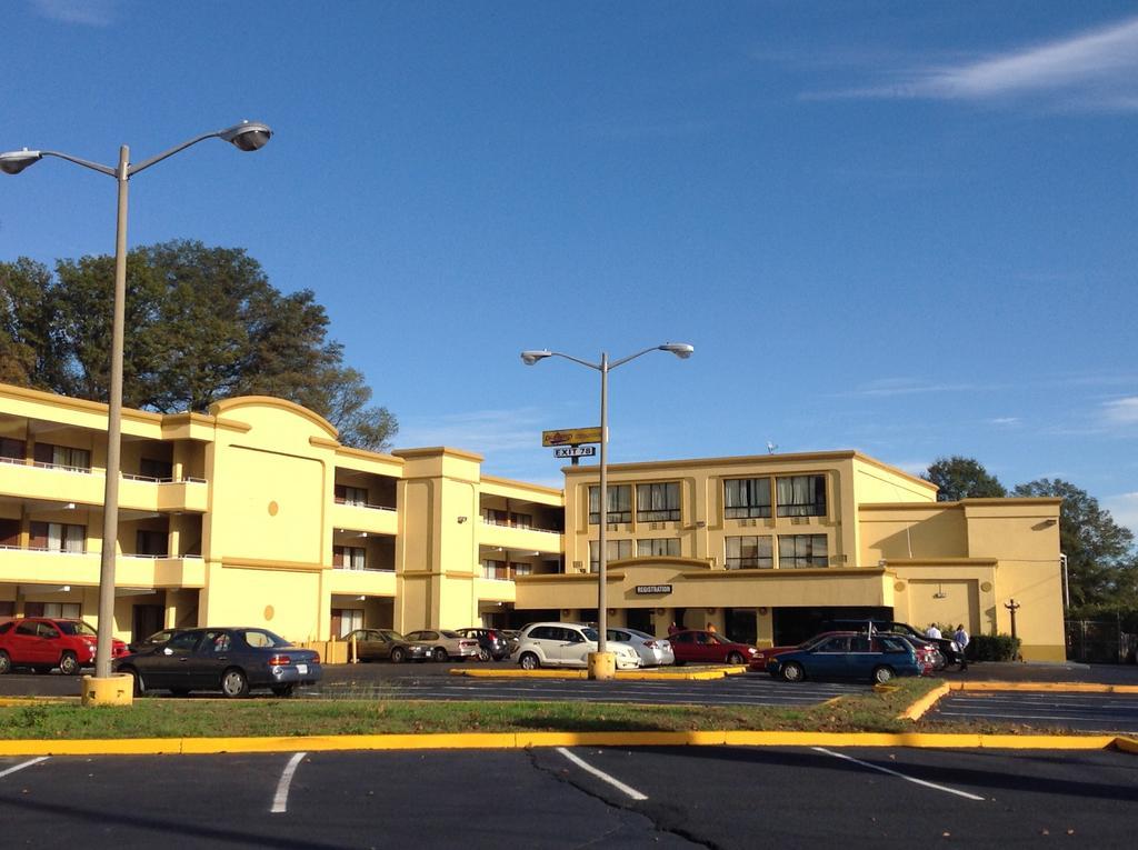 Diamond Inn & Suites Richmond Buitenkant foto