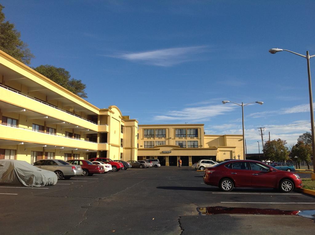Diamond Inn & Suites Richmond Buitenkant foto