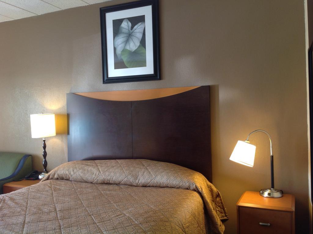 Diamond Inn & Suites Richmond Buitenkant foto