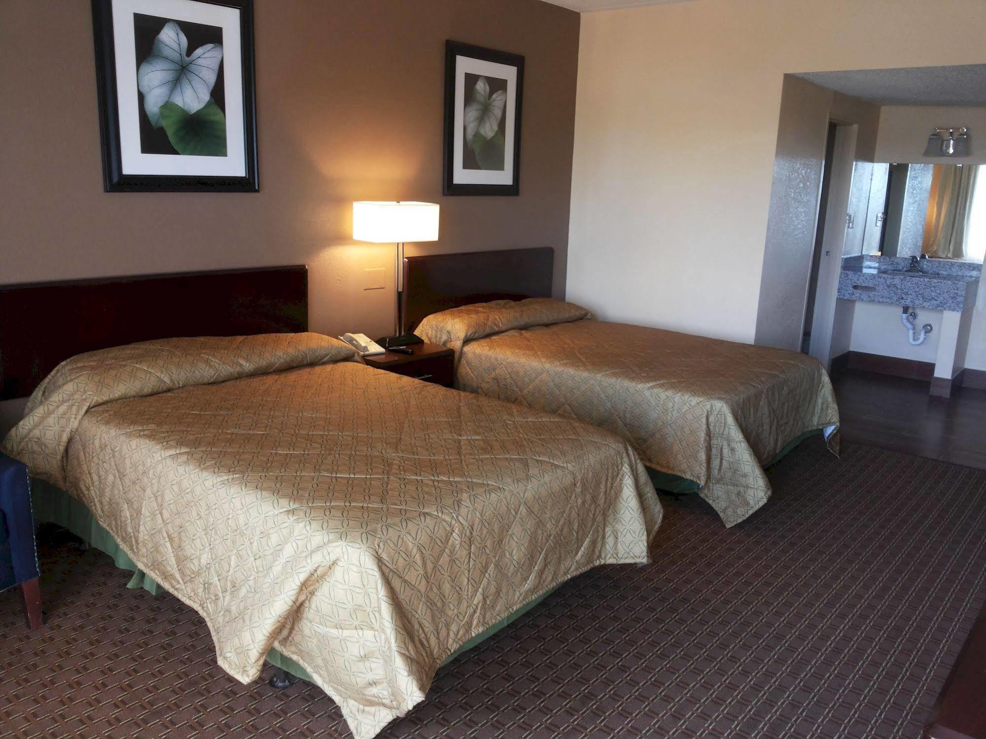 Diamond Inn & Suites Richmond Buitenkant foto