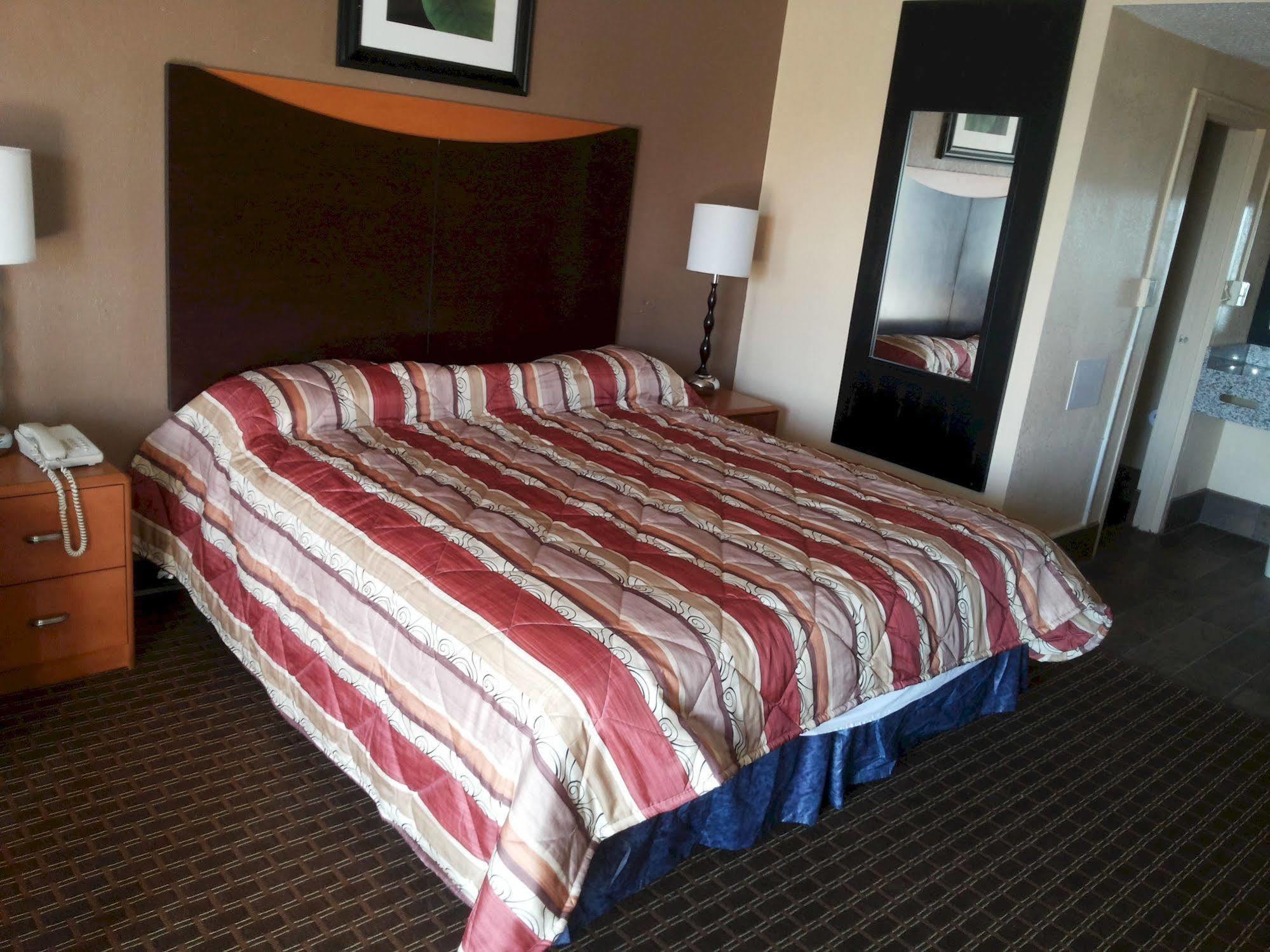 Diamond Inn & Suites Richmond Buitenkant foto
