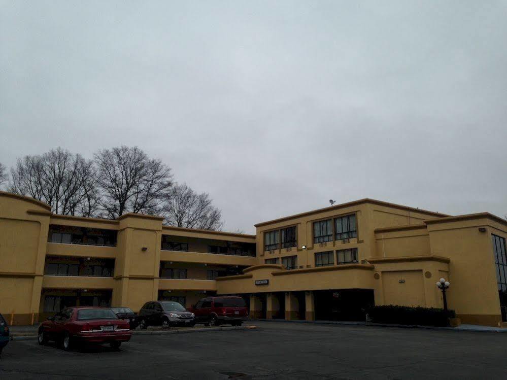 Diamond Inn & Suites Richmond Buitenkant foto